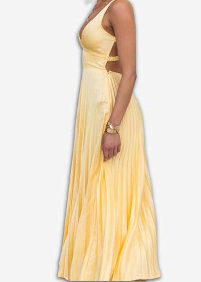Vestido largo amarillo plisado con cuello en V
